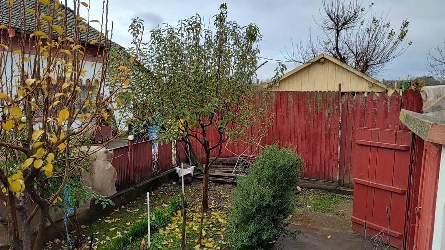 Casă cu 4 camere în Basarabi