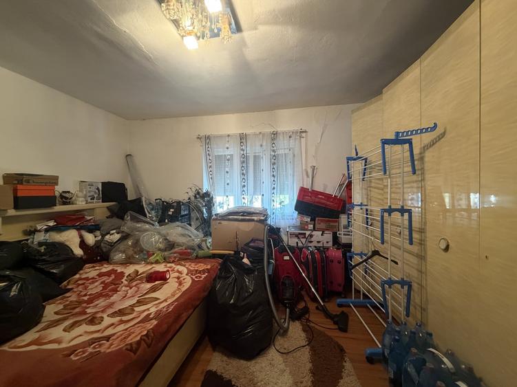 Casă individuală cu 5 camere cu Canalizare în Utvin