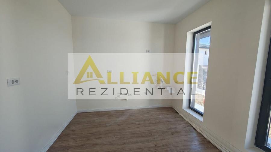 Casă individuală cu 4 camere cu Canalizare în Berceni