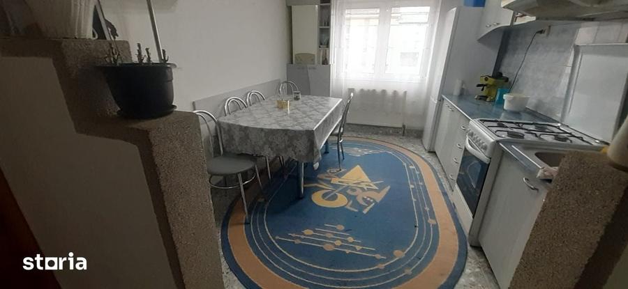 Apartament cu 2 camere decomandat în Republicii