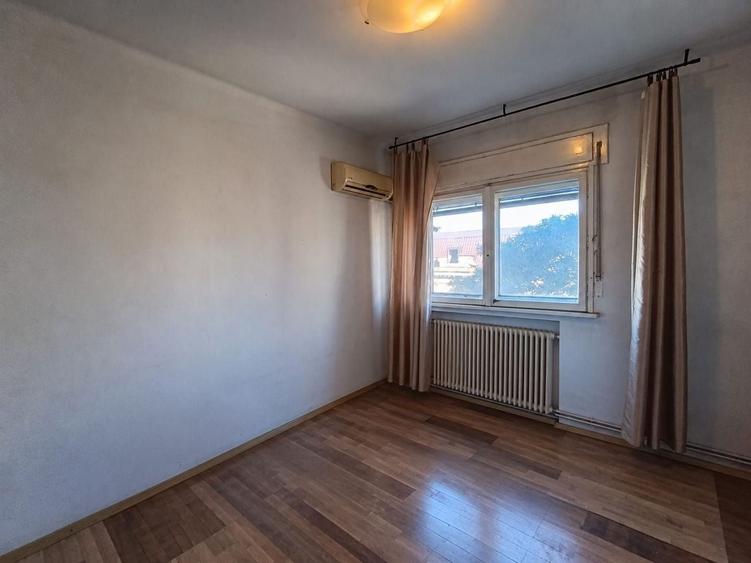 Apartament cu 4 camere semidecomandat în Cișmigiu