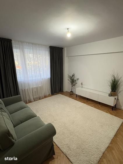 Apartament cu 3 camere semidecomandat în Tei