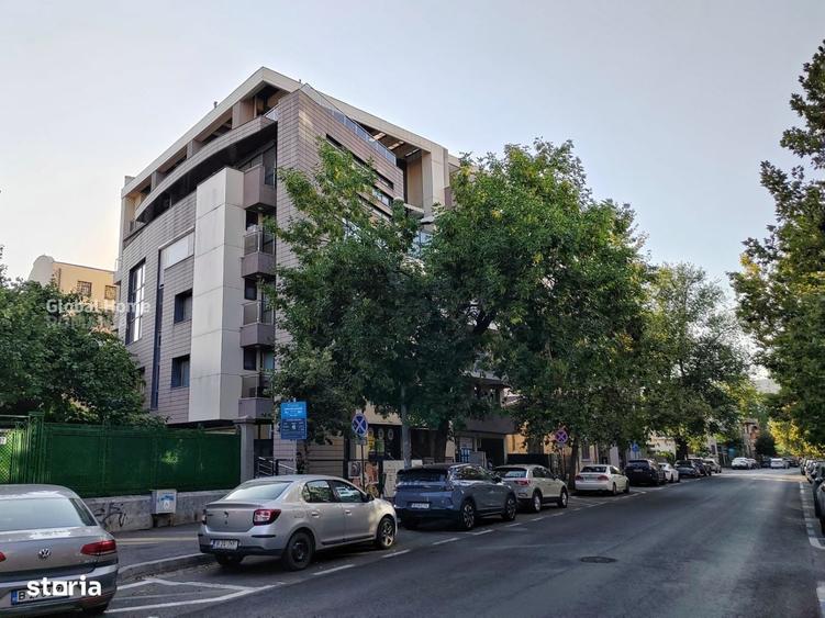 Spațiu comercial, de 32 mp, în Polonă