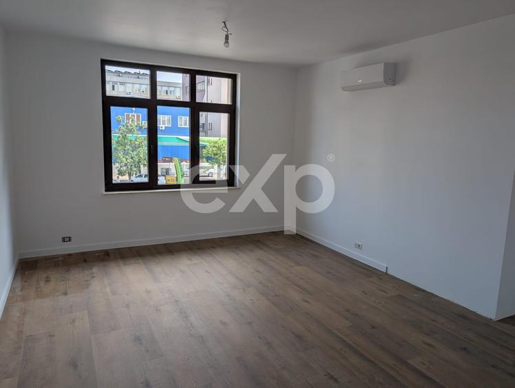 Apartament cu 5 camere decomandat în Barbu Văcărescu