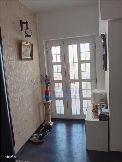 Casă cu 3 camere decomandat în Valea Adâncă