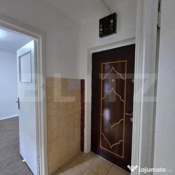 Apartament cu 3 camere semidecomandat în Central