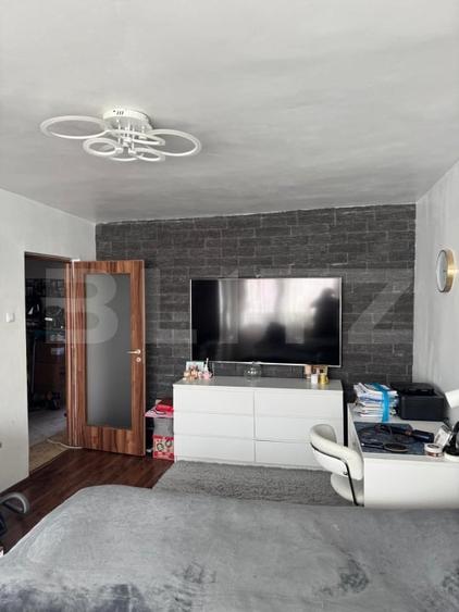 Apartament cu 3 camere decomandat, mobilat în Dacia