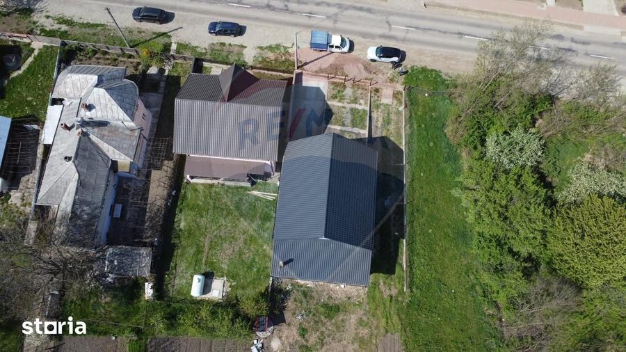 Casă cu 7 camere cu Teren 1800 Mp în Preutești