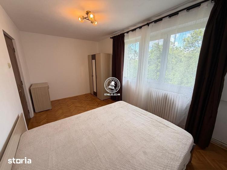 Apartament cu 3 camere în Podu Roș