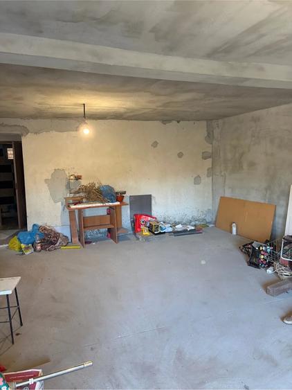 Casă cu Teren 1000 Mp în Leamna de Sus