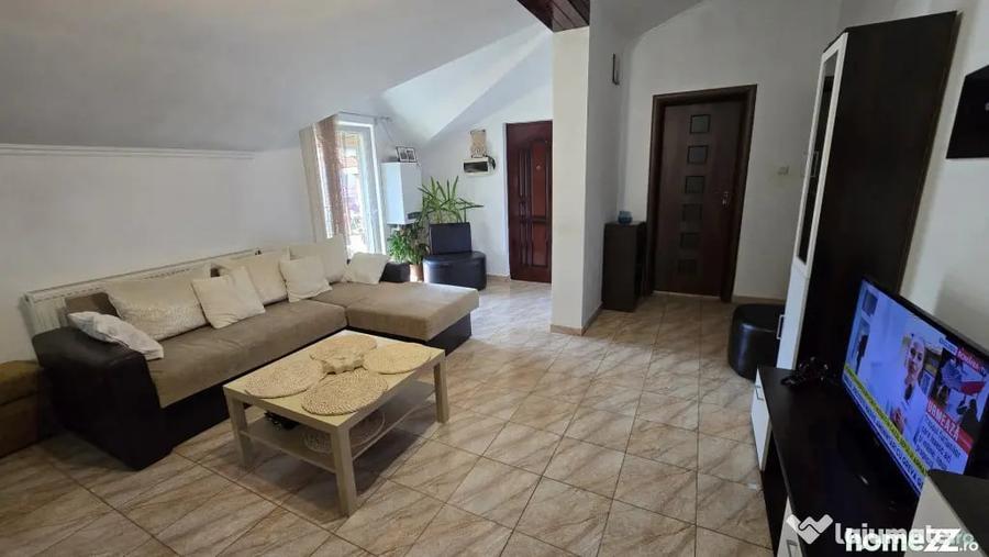 Apartament cu 3 camere semidecomandat în Central