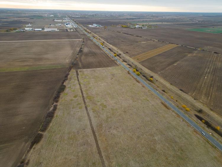 Teren agricol extravilan de 22500 mp, în Est