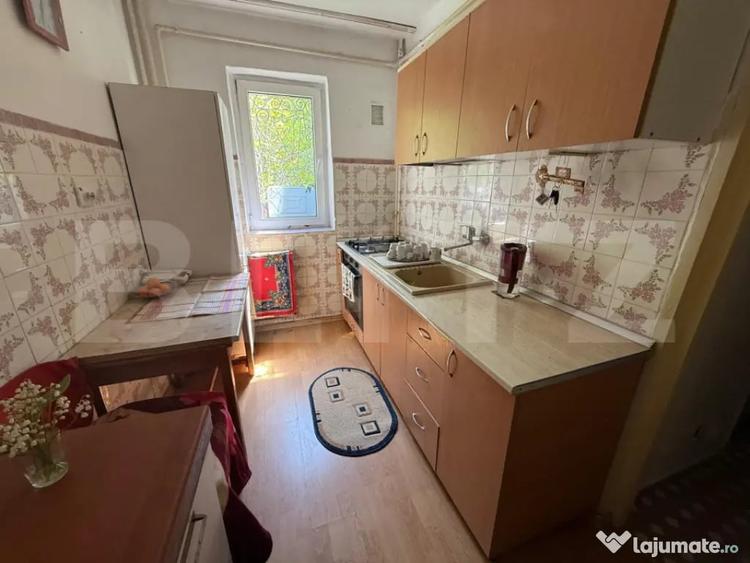 Apartament cu 3 camere semidecomandat în Nord