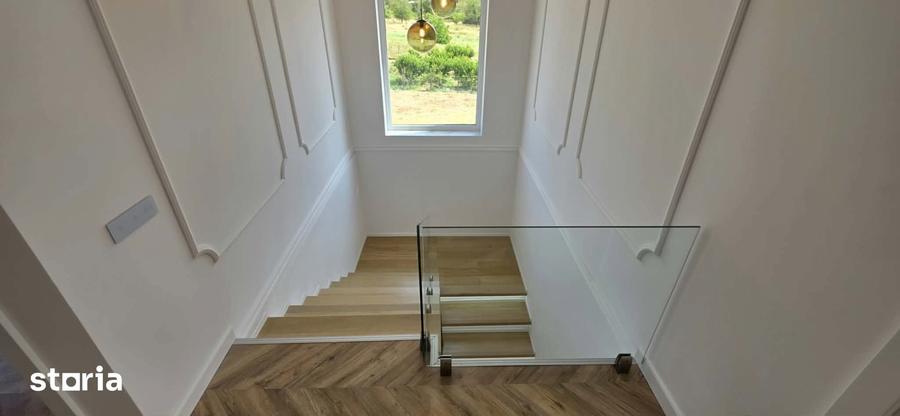 Casă cu 3 camere semidecomandat cu Teren 430 Mp în Paleu