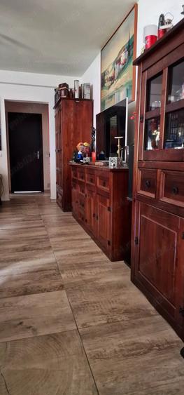 Apartament cu 3 camere semidecomandat în 1 Mai