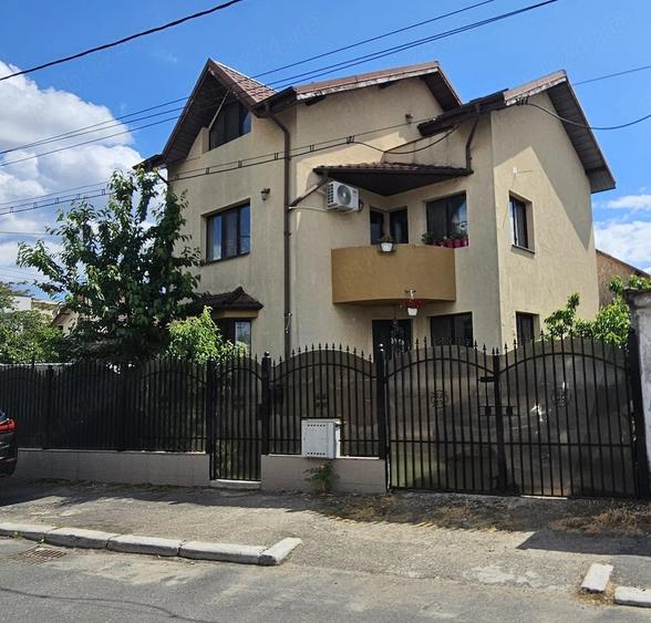 Casă cu Teren 147 Mp în Central