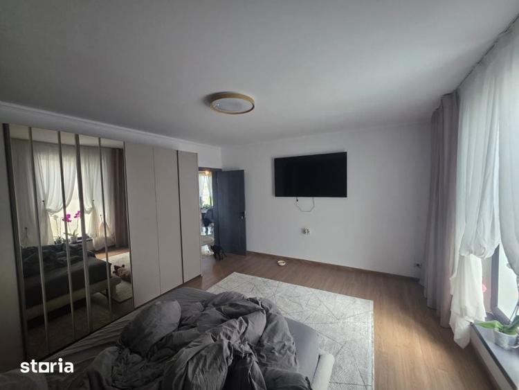 Casă cu 3 camere decomandat cu Teren 497 Mp în Central