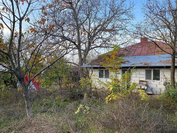 Casă cu 3 camere cu Teren 1500 Mp în Ulmu