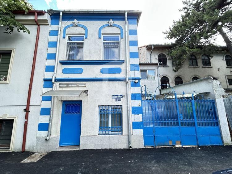 Casă individuală cu 6 camere cu Canalizare în Central