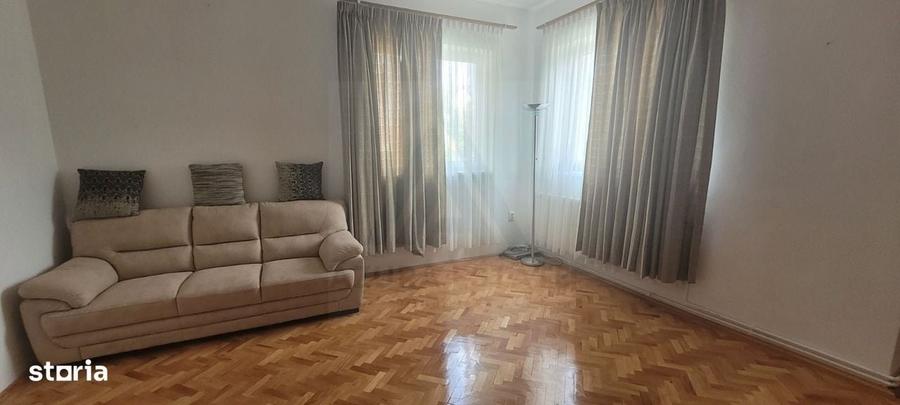 Casă cu 4 camere în Sub Arini