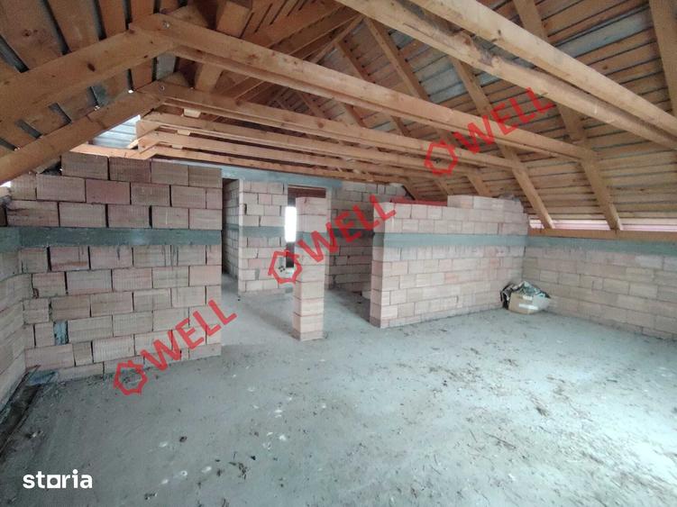 Casă cu 8 camere cu Teren 1130 Mp în Moacșa