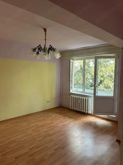 Apartament cu 3 camere decomandat în Iosia