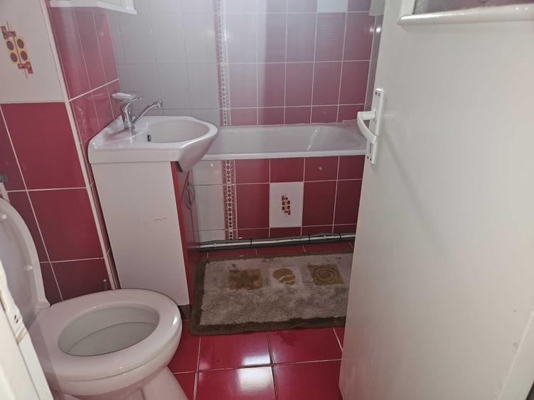 Apartament cu 3 camere decomandat în Cornișa