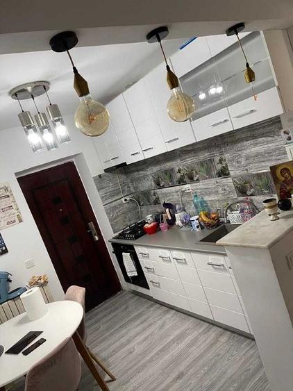 Apartament cu 3 camere semidecomandat în Central