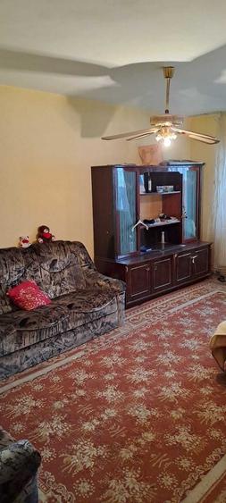 Apartament cu 3 camere decomandat în Drăgășani