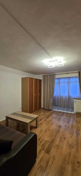 Garsonieră decomandată în Costin Georgian