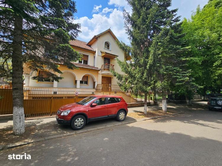 Casă cu 6 camere cu Teren 355 Mp în Central
