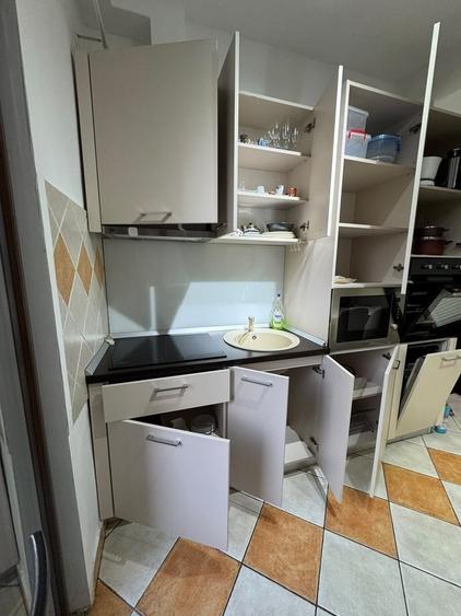 Apartament cu 3 camere decomandat, mobilat în Calea Victoriei