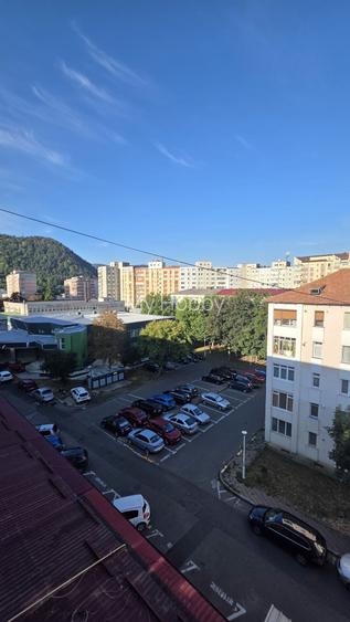 Apartament 2 camere, 54 mp, semidecomandat, etaj 4 acoperit,