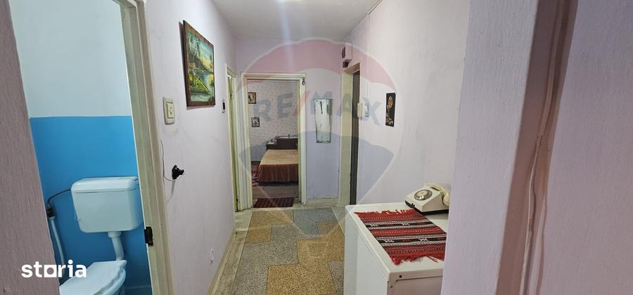 Apartament cu 2 camere decomandat în Cornișa