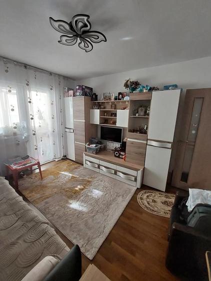Apartament cu 3 camere decomandat în Canta