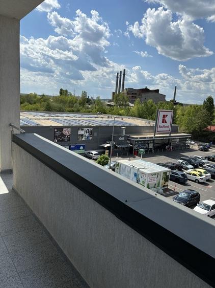 Apartament cu 3 camere decomandat în Micro 6