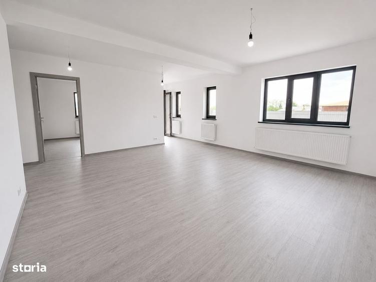 Casă cu 3 camere în Letea Veche