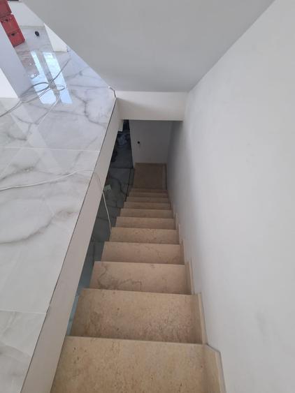 Casă individuală cu 6 camere cu Teren 350 Mp în Cetate