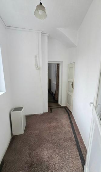 Apartament cu 5 camere decomandat în P-ța Unirii