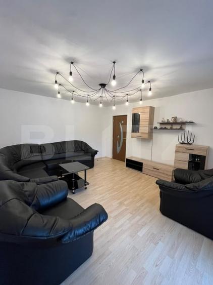 Apartament cu 4 camere decomandat, mobilat în Câmpia Turzii