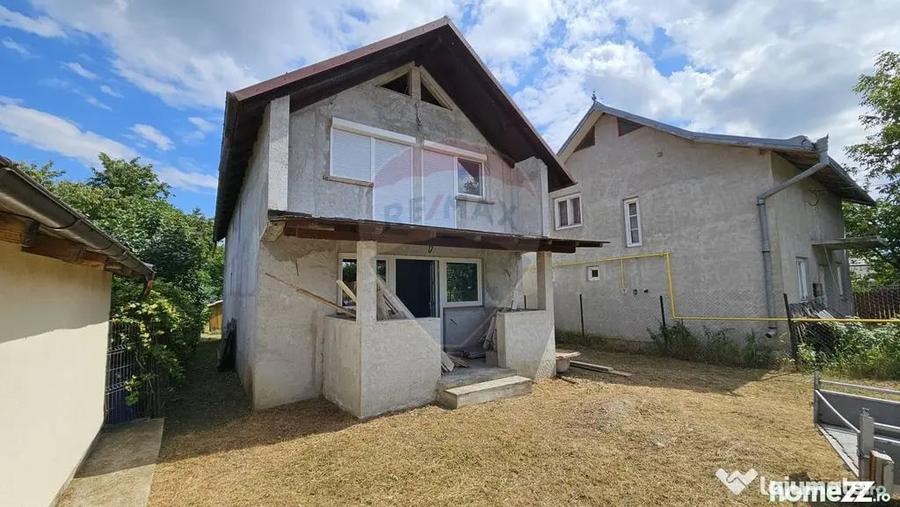 Casă cu 7 camere cu Teren 1700 Mp în Lisaura