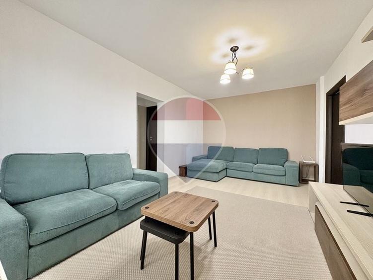 Apartament cu 4 camere semidecomandat, mobilat în Craiter