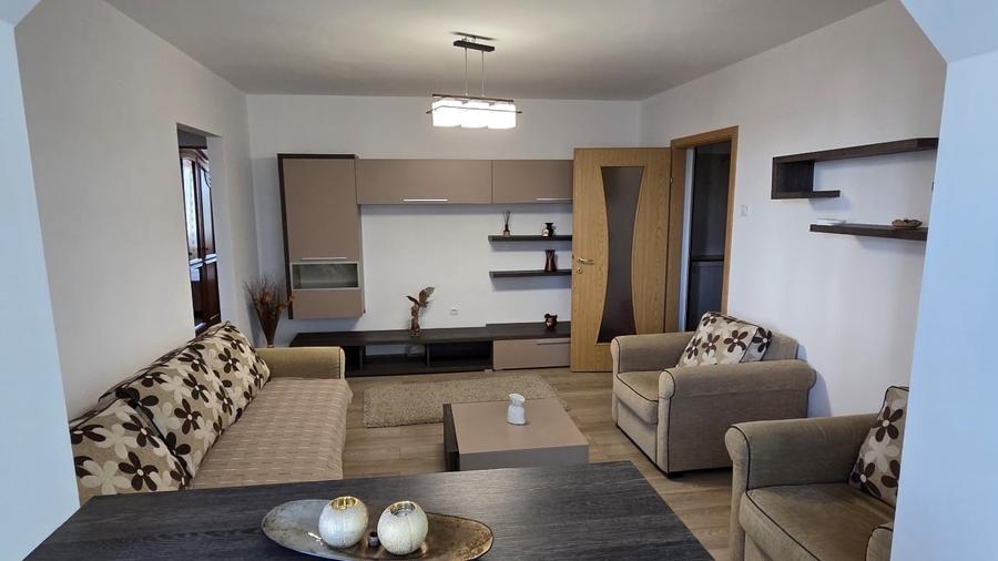 Apartament cu 4 camere semidecomandat, mobilat în Trivale