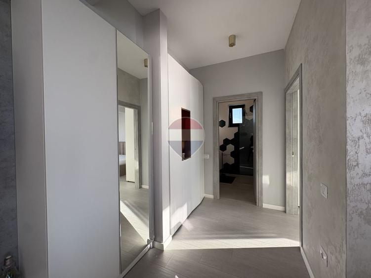 Apartament cu 2 camere semidecomandat, mobilat în Central