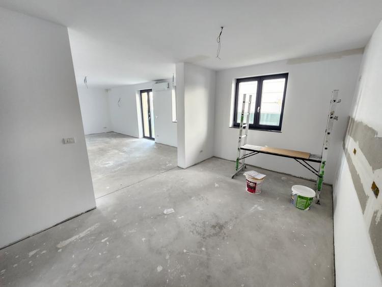 Duplex cu 4 camere cu Canalizare în Dumbrăvița