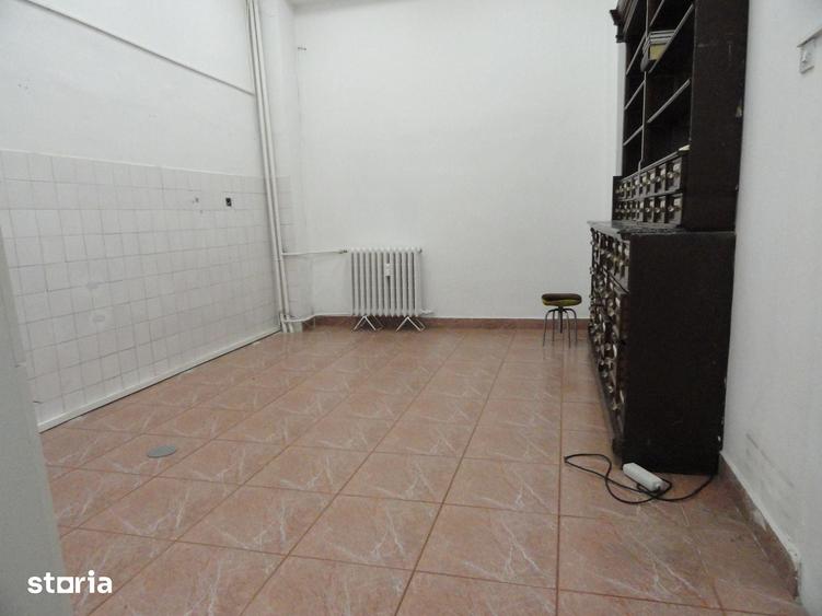 Spațiu comercial, de 146 mp, în Intim