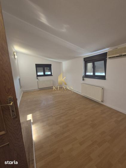 Casă cu 10 camere cu Teren 650 Mp în Central