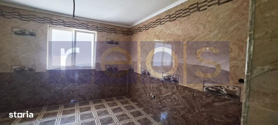 VANZARE VILA DIN BCA + TEREN 1.400 MP | STRADA PRINCIPALA | CRANGU, TE - 1