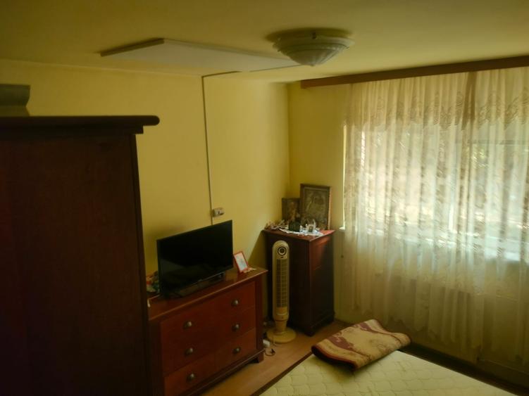 Apartament cu 3 camere decomandat în Drumul Taberei