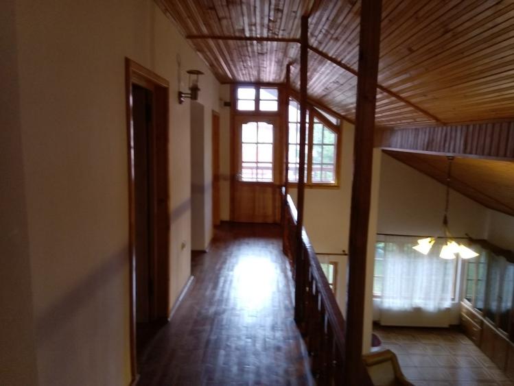 Casă individuală cu 6 camere cu Teren 446.73999023438 Mp în Bușteni